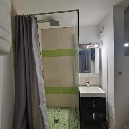 Apartment Renove Avec Terrasse Et Parking Prive Au Coeur De - Fr-1-326-598 *
